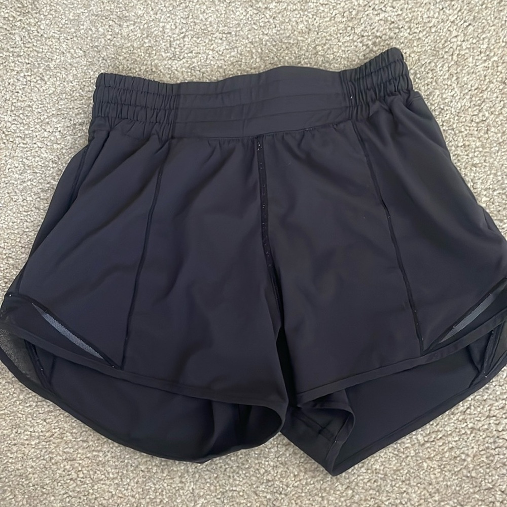Lululemon black high rise hottie hots, size 4, 4inch!